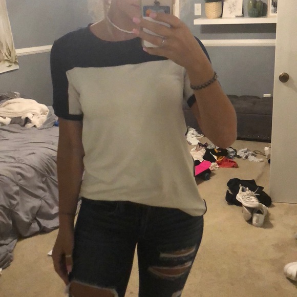 Cute white navy top sz m - Picture 2 of 4